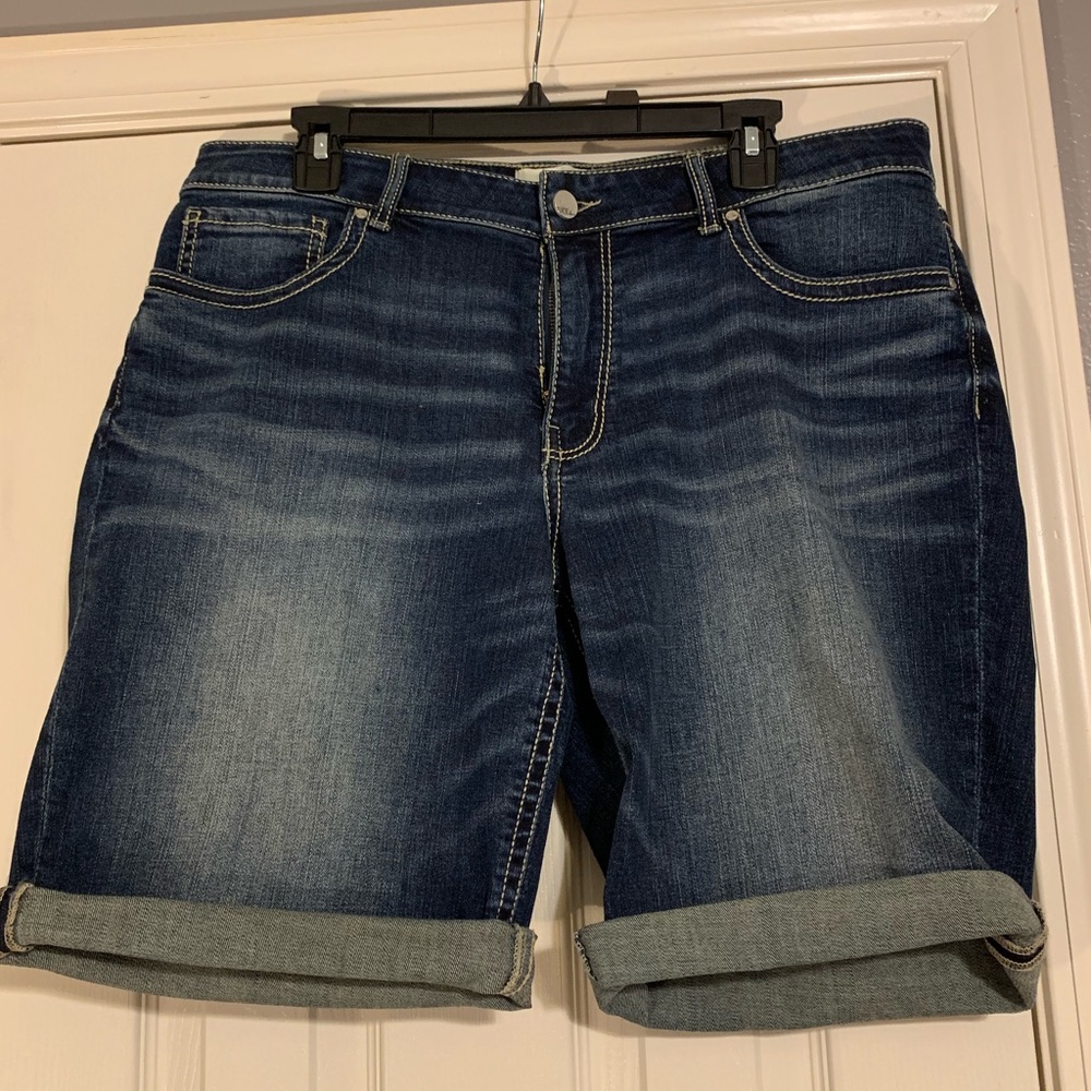 Buckle Gabby Bermuda short size 32